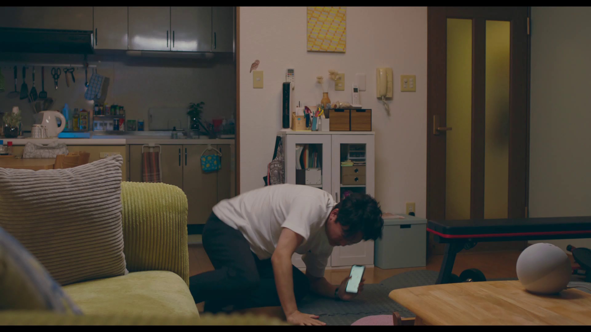 夫妻吵架狗都不理，而查理笑了[WEB]